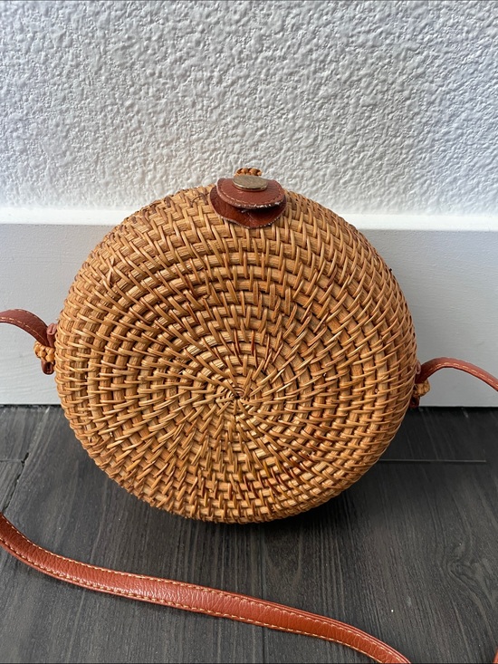 Handbags - Round Woven Crossbody Bag in Natural Brown